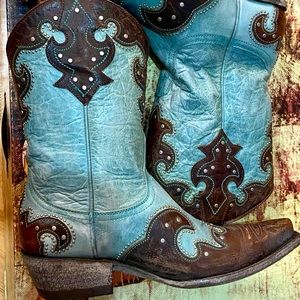 Old Gringo 10” Boots, new without box. Box shown in photos is not included.